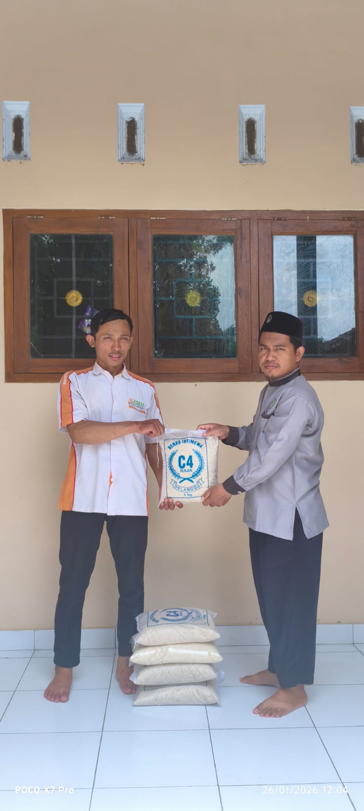 Kirim Bantuan untuk Warga Palestina