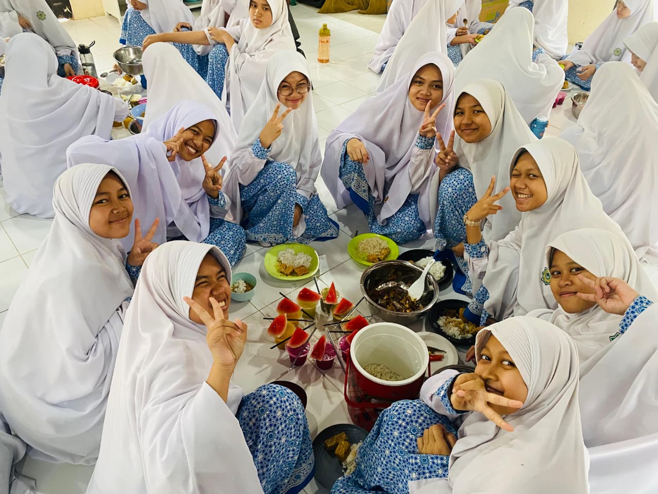 Buka Puasa Guru & Santri Penghafal Al-Qur'an